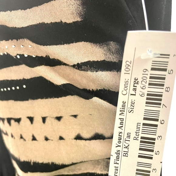 ✨CLASSY PATTERN TANK W/ GEMS✨ - Picture 4 of 8